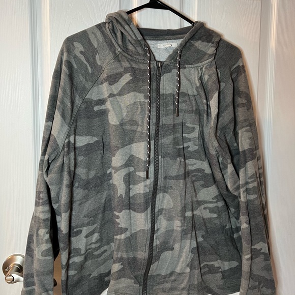Maurice’s Gray Camouflage Full Zip Hoodie 1X - Picture 4 of 9